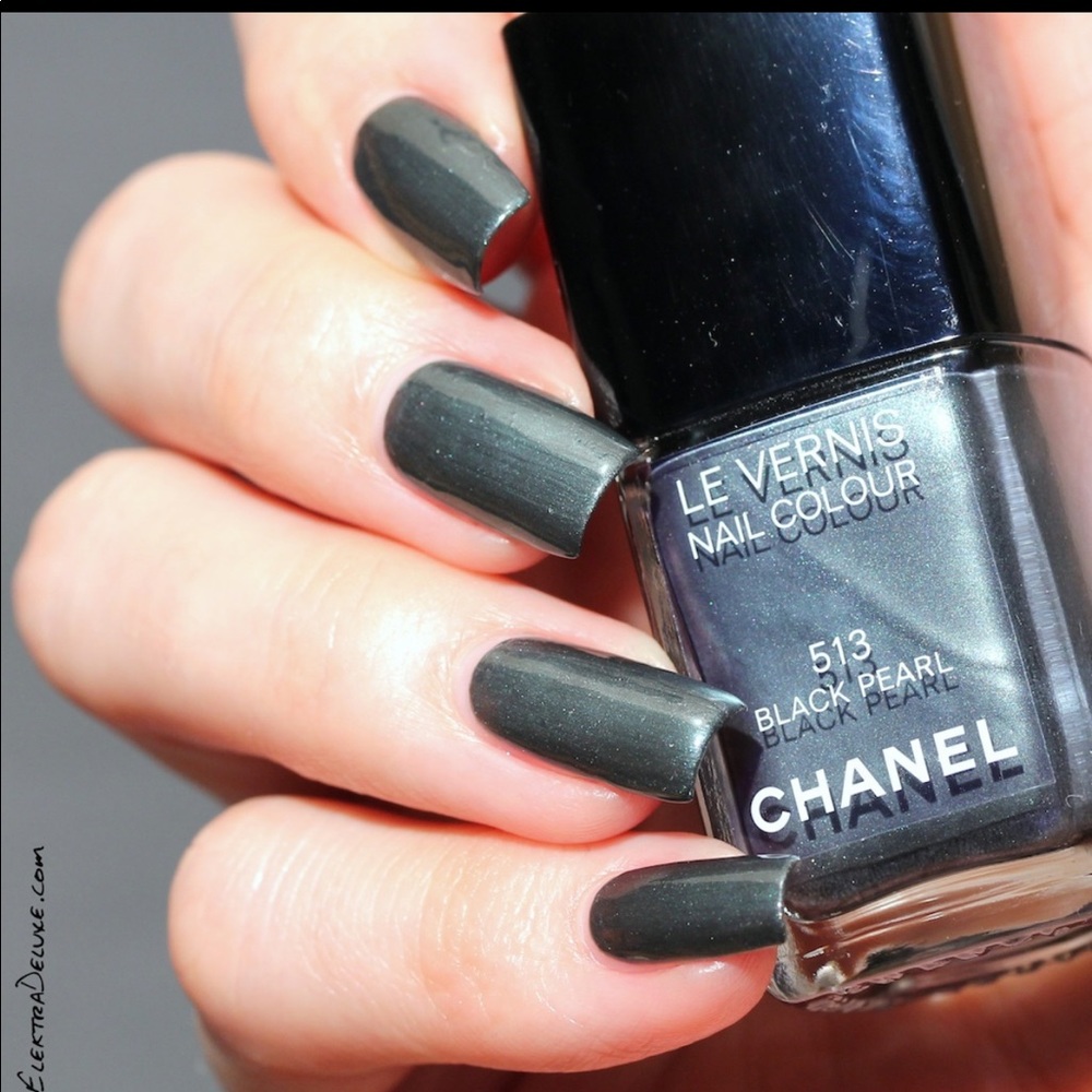 Chanel Le Vernis Nail Color 513 - Black Pearl